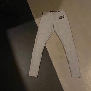 Nike woman’s grey leggings size small!